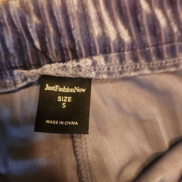 SLINKY, SEXY PANTS - Picture 4 of 4